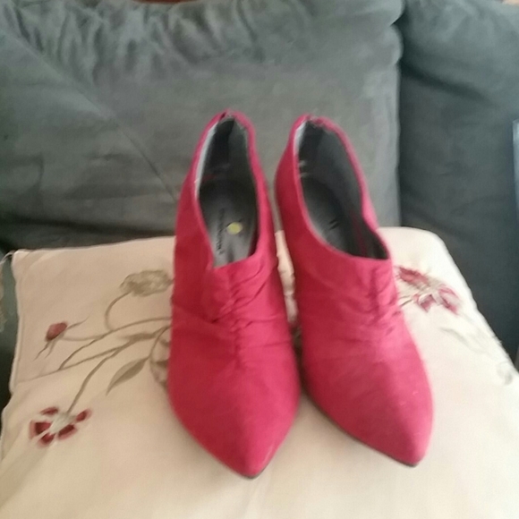 Worthington Red Suede Like Ankle Boots - Picture 2 of 3